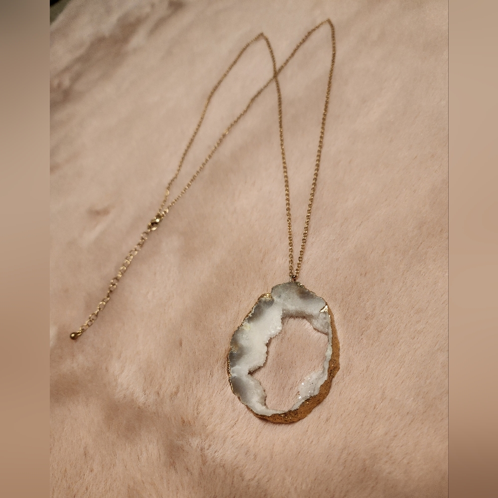 Geode Necklace✨️Free w/ Bundle